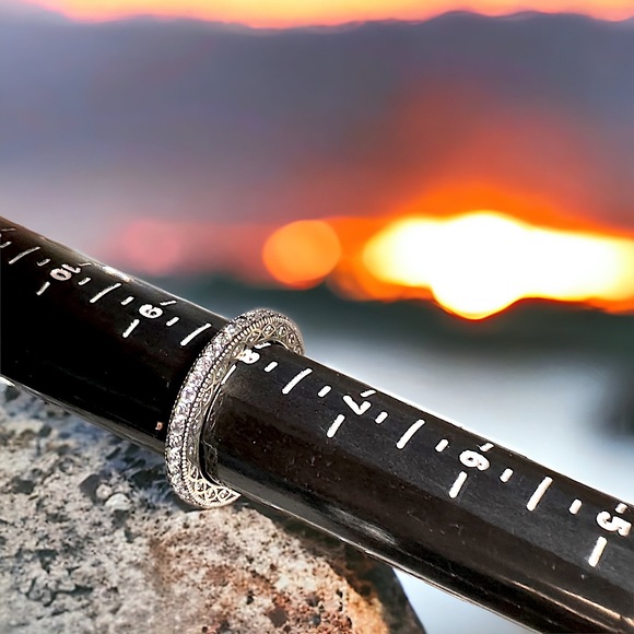 BRAND NEW women’s ring - Picture 2 of 5